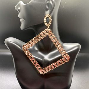 Gold chain drop earrings. NWT